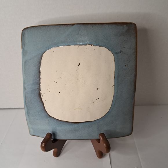 3 Ceramic Platters — Elephant Motif,  Brown Grey Glaze. - Picture 10 of 14